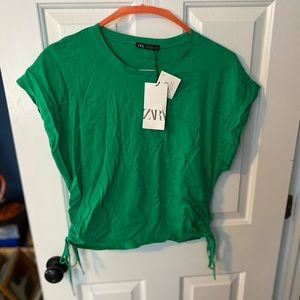 Cropped short sleeve tee shirt with drawstring sides